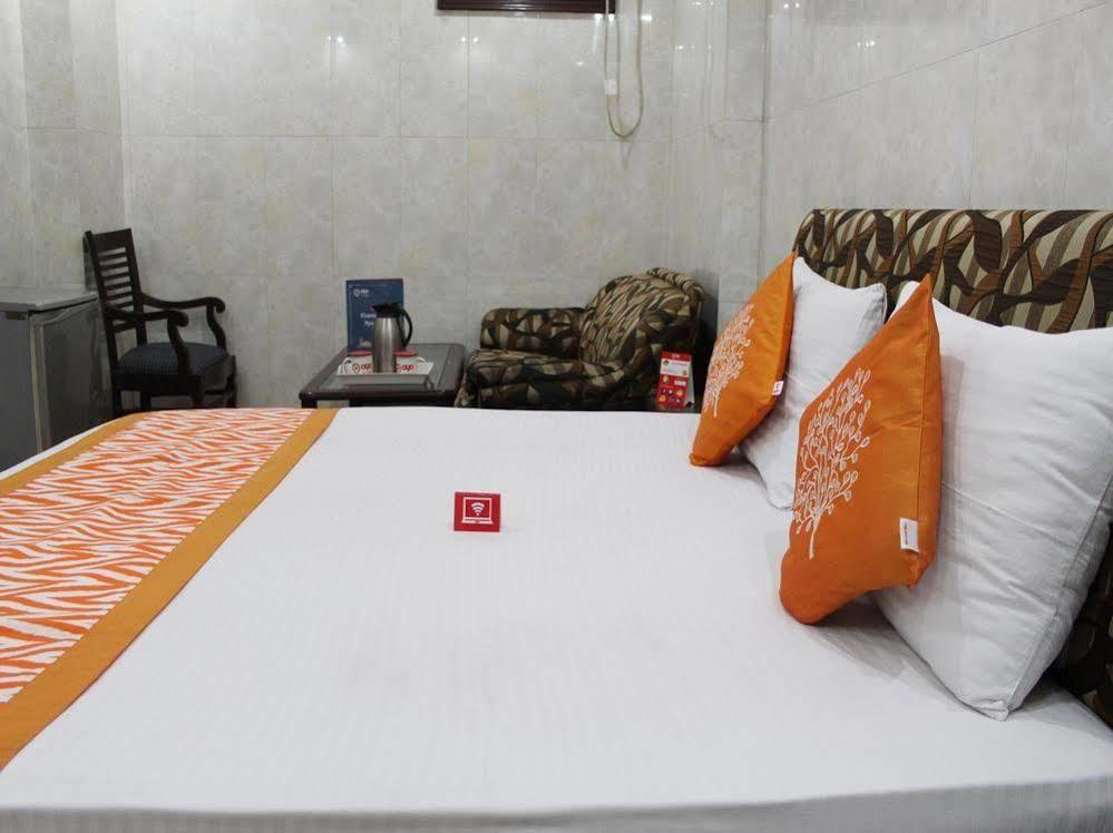 Oyo 2705 Hotel Preet Palace นิวเดลี ภายนอก รูปภาพ
