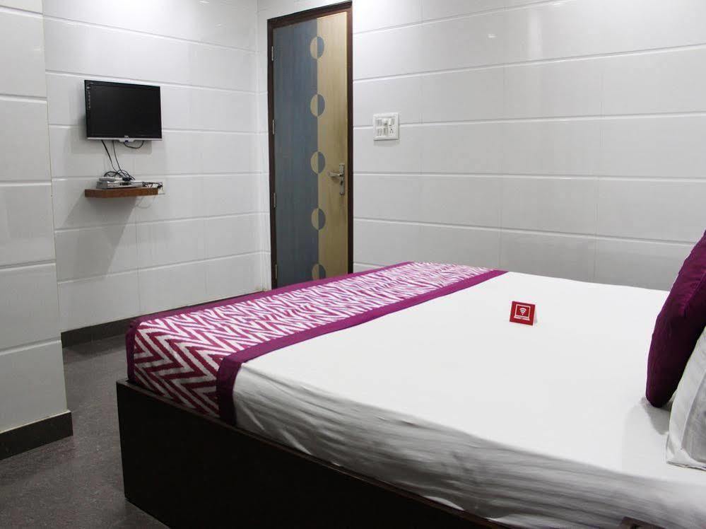 Oyo 2705 Hotel Preet Palace นิวเดลี ภายนอก รูปภาพ