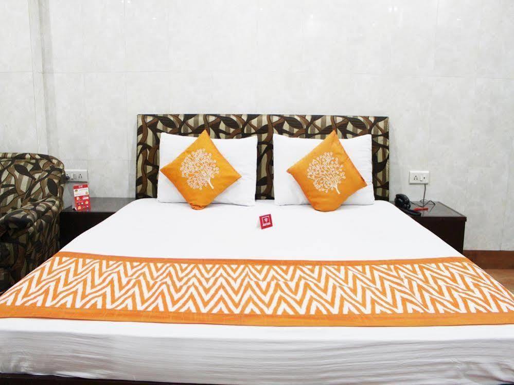 Oyo 2705 Hotel Preet Palace นิวเดลี ภายนอก รูปภาพ
