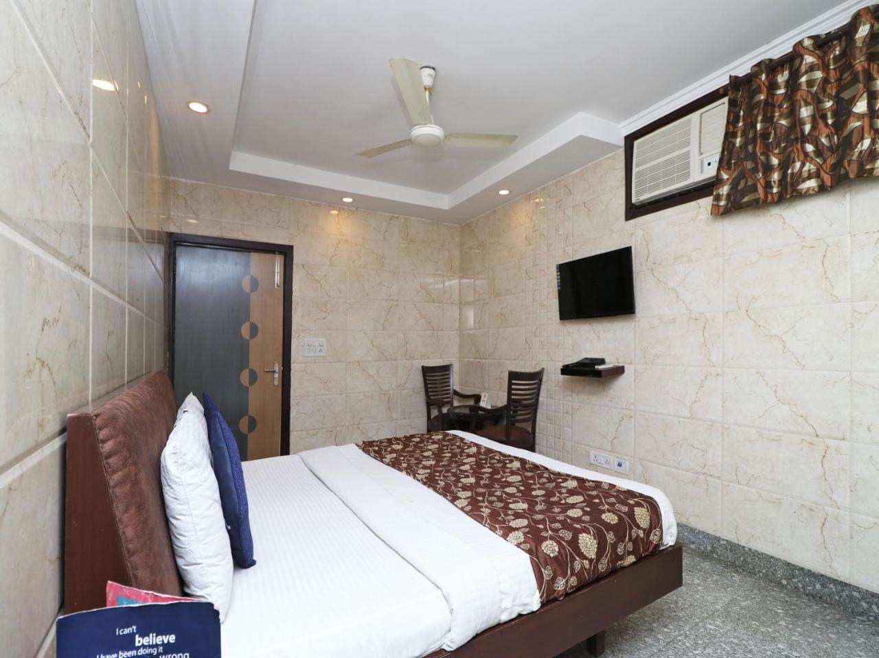 Oyo 2705 Hotel Preet Palace นิวเดลี ภายนอก รูปภาพ