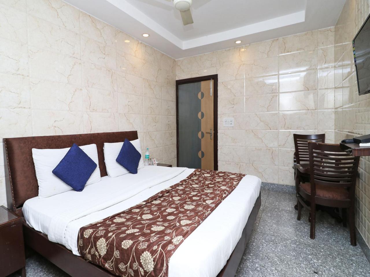 Oyo 2705 Hotel Preet Palace นิวเดลี ภายนอก รูปภาพ