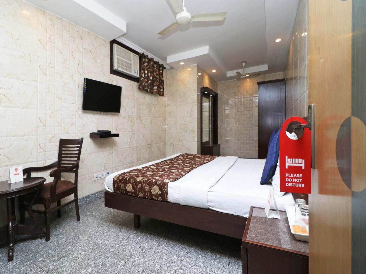 Oyo 2705 Hotel Preet Palace นิวเดลี ภายนอก รูปภาพ