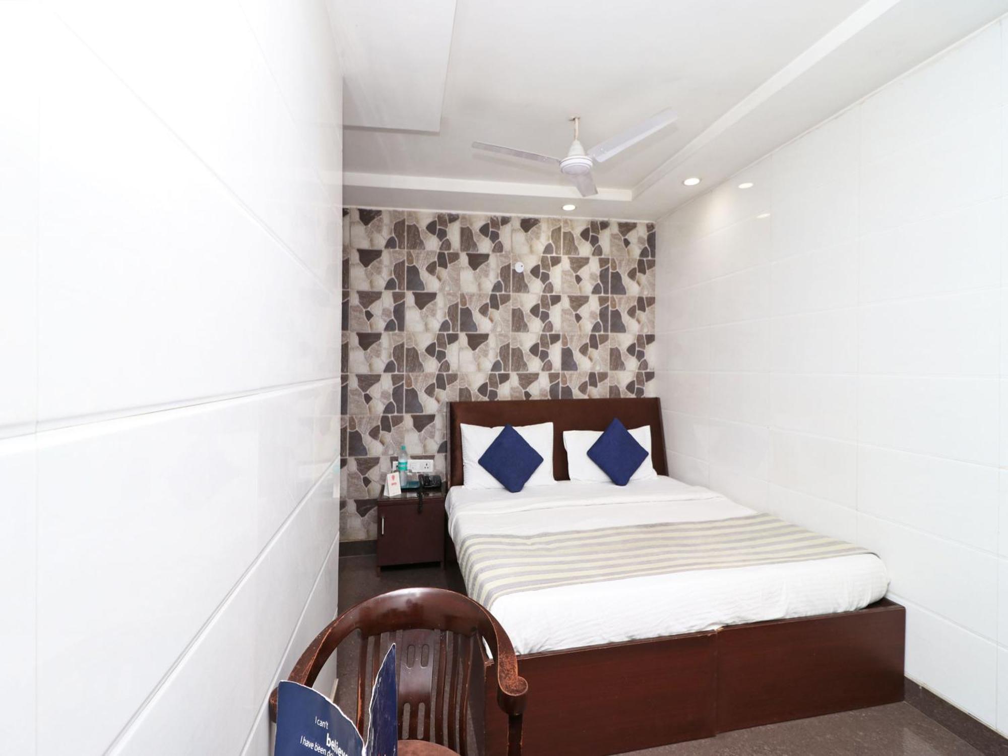 Oyo 2705 Hotel Preet Palace นิวเดลี ภายนอก รูปภาพ