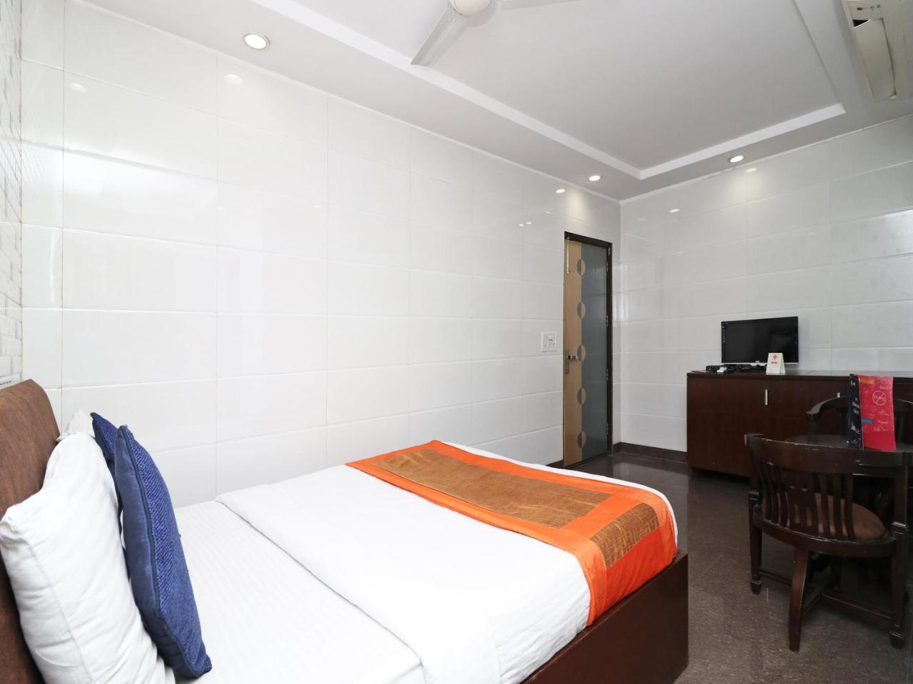 Oyo 2705 Hotel Preet Palace นิวเดลี ภายนอก รูปภาพ