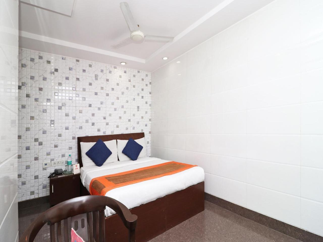 Oyo 2705 Hotel Preet Palace นิวเดลี ภายนอก รูปภาพ
