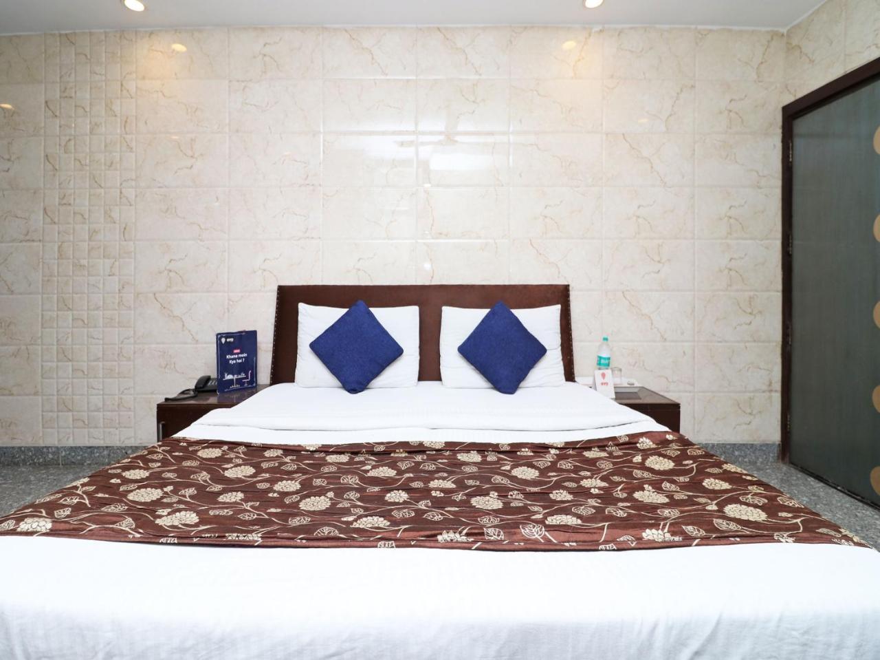 Oyo 2705 Hotel Preet Palace นิวเดลี ภายนอก รูปภาพ